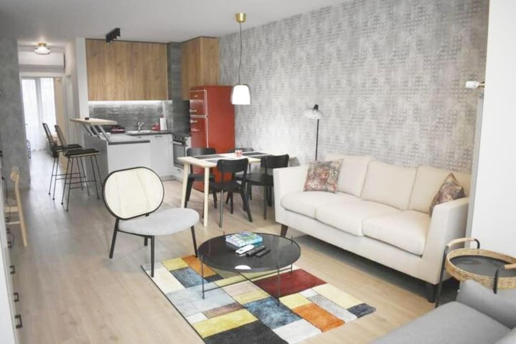 Tokiyo: A Lovely City Center 2 Bedrooms Apartment With Private Parking София Екстериор снимка